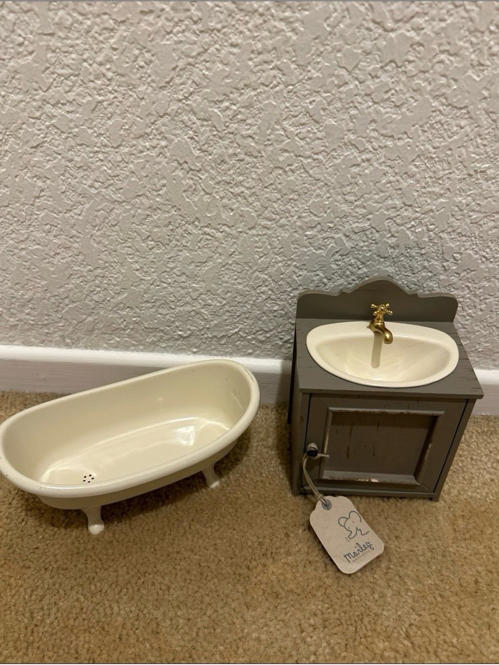Maileg Bathtub and  Sink Vanity